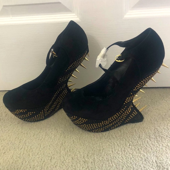 Brand new studded Steve Madden platforms - Picture 1 of 4
